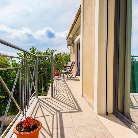 Aella Apartment *