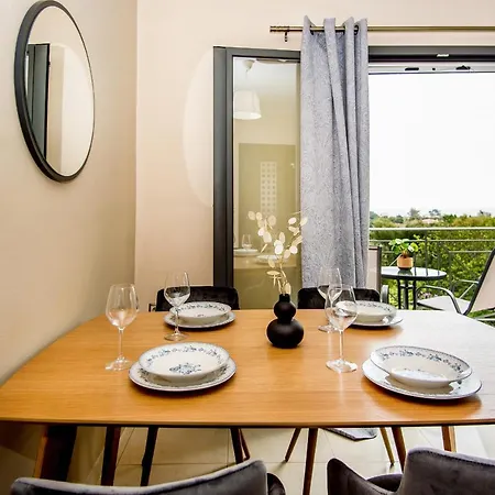 Aella Apartment *